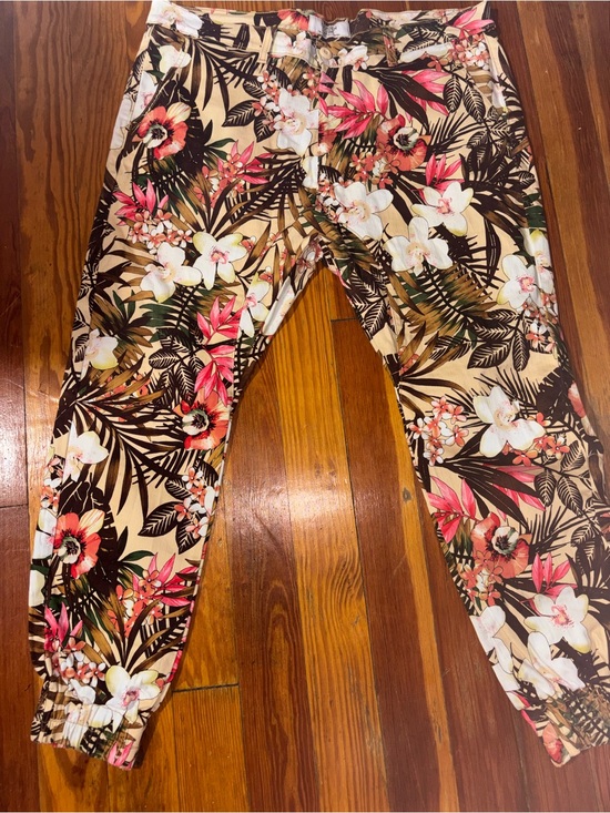 Golden Denim Denim - Women’s Floral Cropped Jeans - Beige Pink Tropical Print